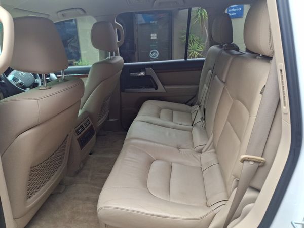2015 Toyota Land Cruiser photograph 9